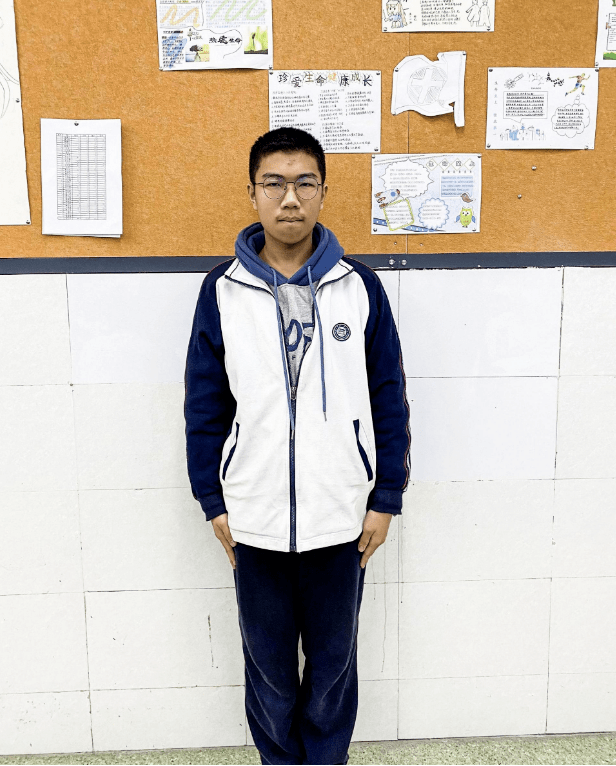 来自巴蜀中学初三年级的傅俊宁同学是目前被2022年清华数学领军计划
