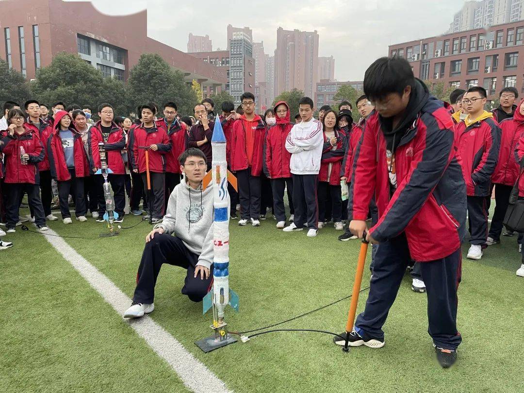 校庆沙市中学举行庆祝建校80周年水火箭大赛