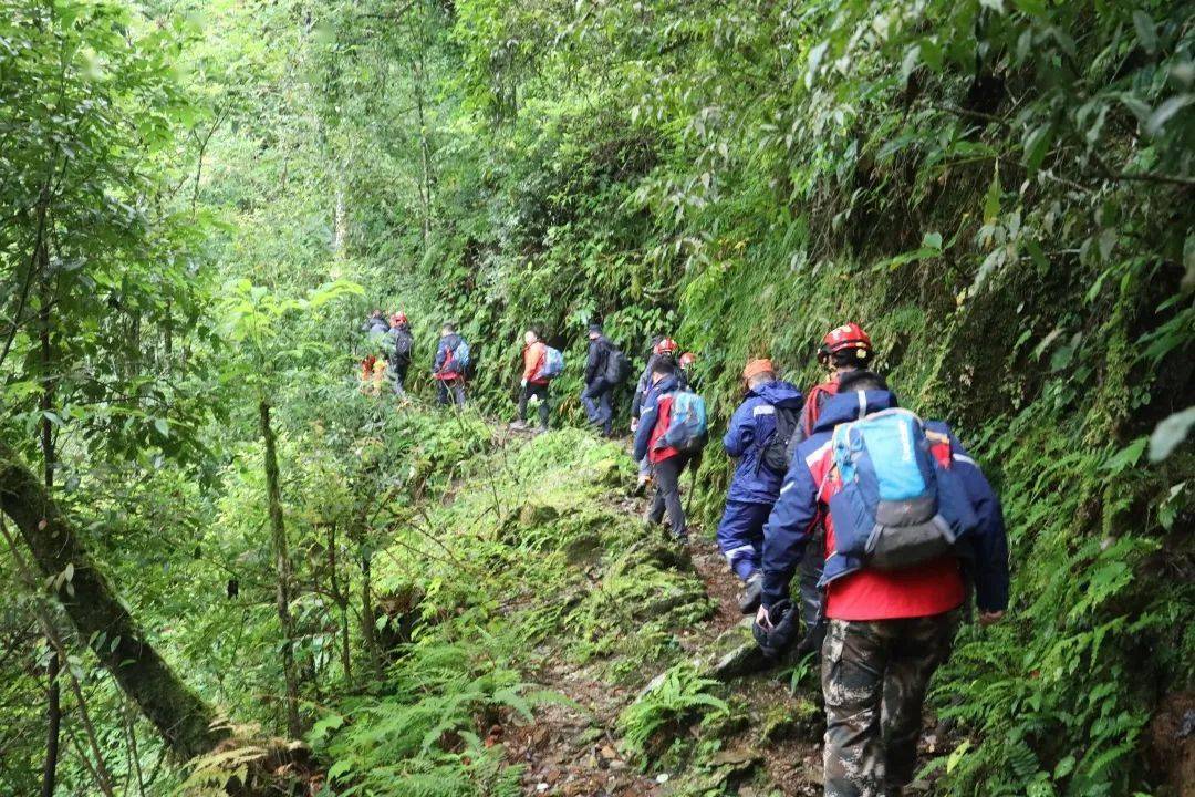 中国地质调查局4名队员哀牢山野外作业失联普洱消防持续搜救