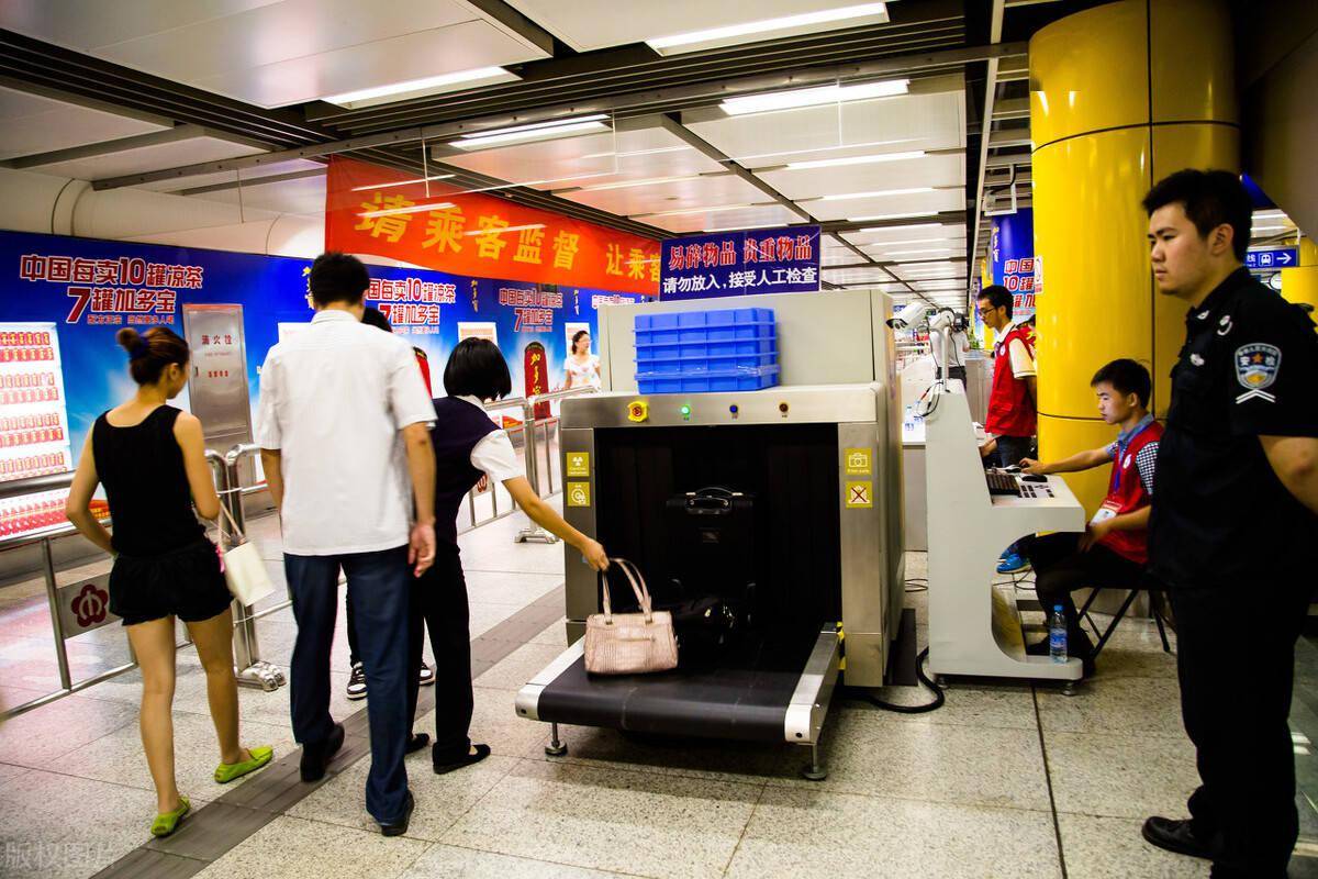 我地铁安检员在北京工作10年选择辞职透露工资和工作经历