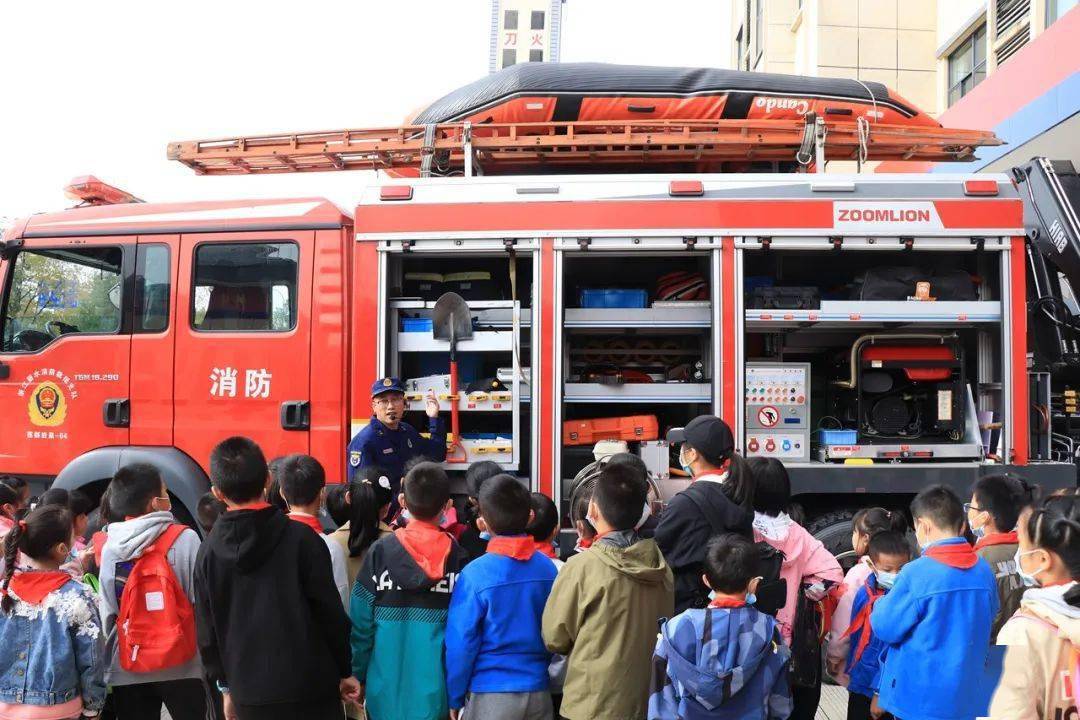 【活動花絮】 消防零距離,致敬火焰藍紅領巾職業體驗活動_消防車