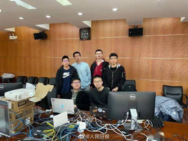 四连冠！虽然看不懂，就是觉得牛