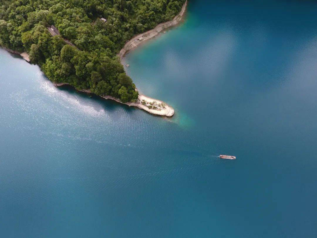 云游天池山水有相逢来日皆可期