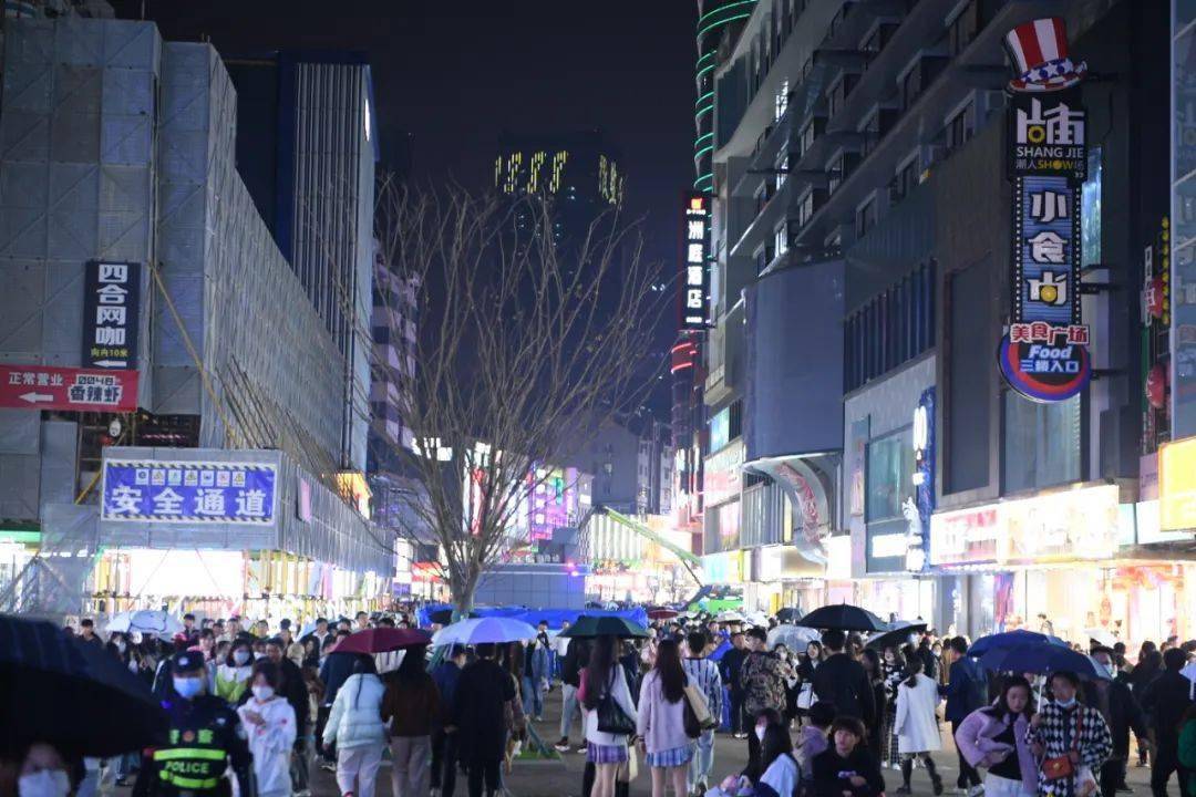 合肥市淮河路步行街 越夜越美麗_旅遊