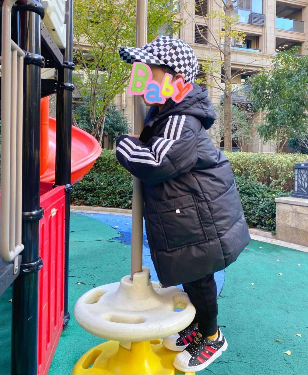 产品 99元给娃收中长款羽绒服，90%鸭绒，我先抢为敬！