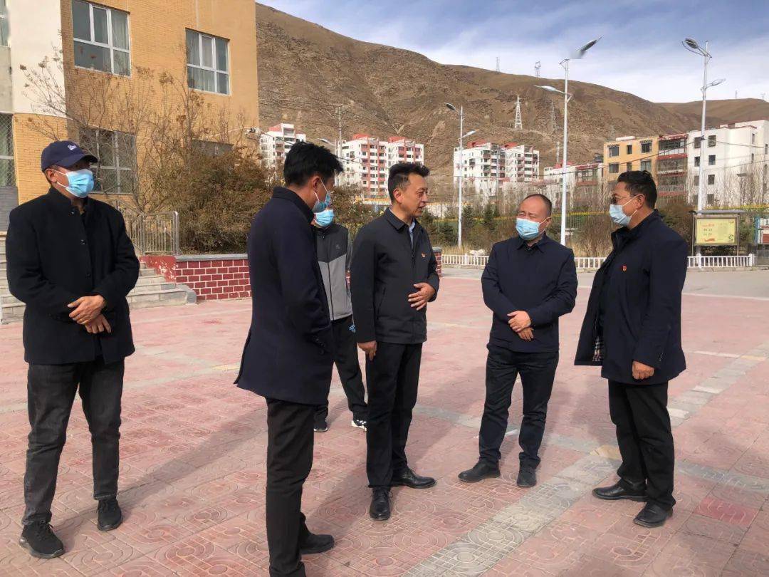 顾祥林走访调研玉树市第三完全小学