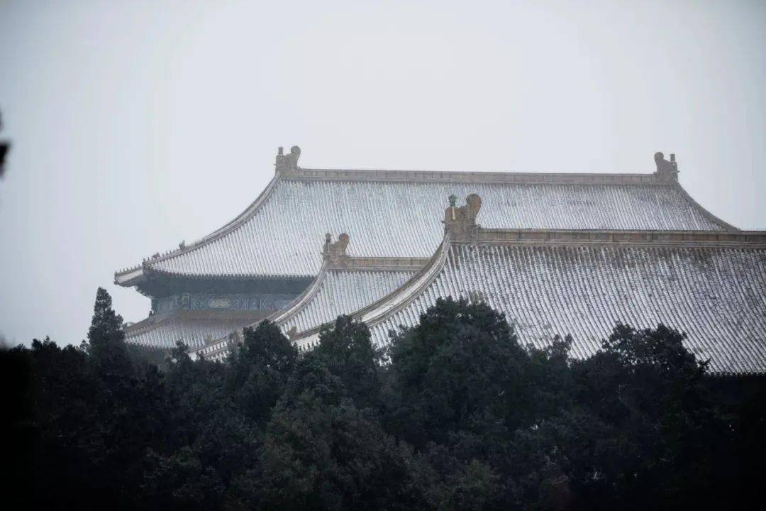 世間有兩暖一暖雪夜圍火爐二暖雨夜茶一壺冬日裡火爐旁的推杯換盞傳遞