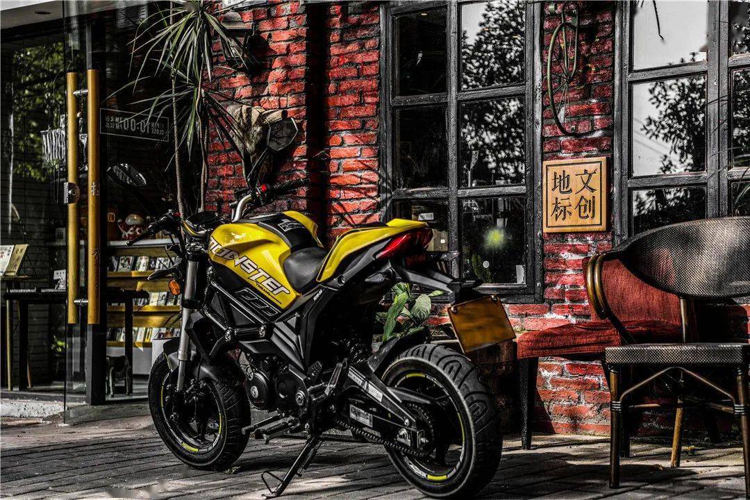 街道上的职业玩家银钢全新小怪兽150解析