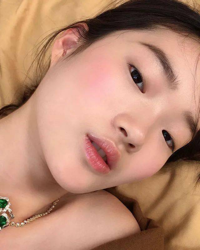 面的女明星们亲身力证“腮红是妆的灵魂”！
