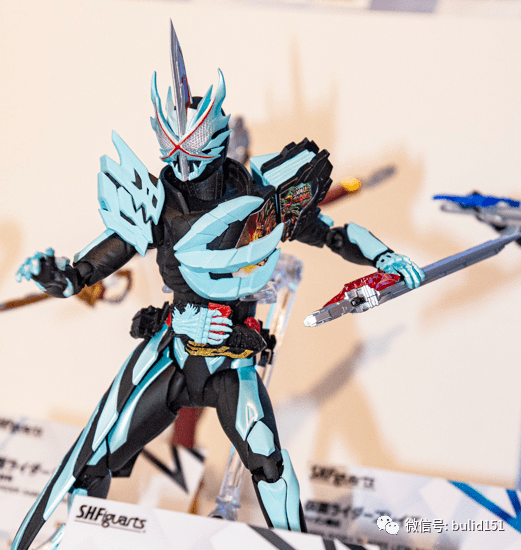 假面骑士圣刃原始飞龙展会实物战斗到最后一刻