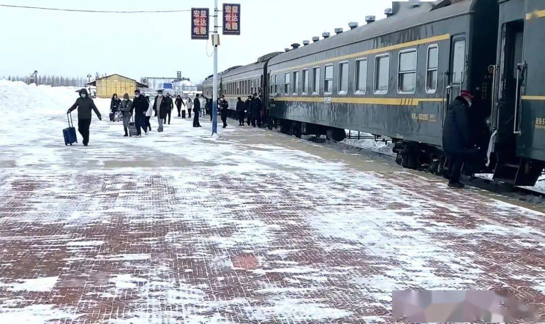 到:因受暴雪影响,铁路部门临时调整运输方案,11月23日,宝清开k7206次