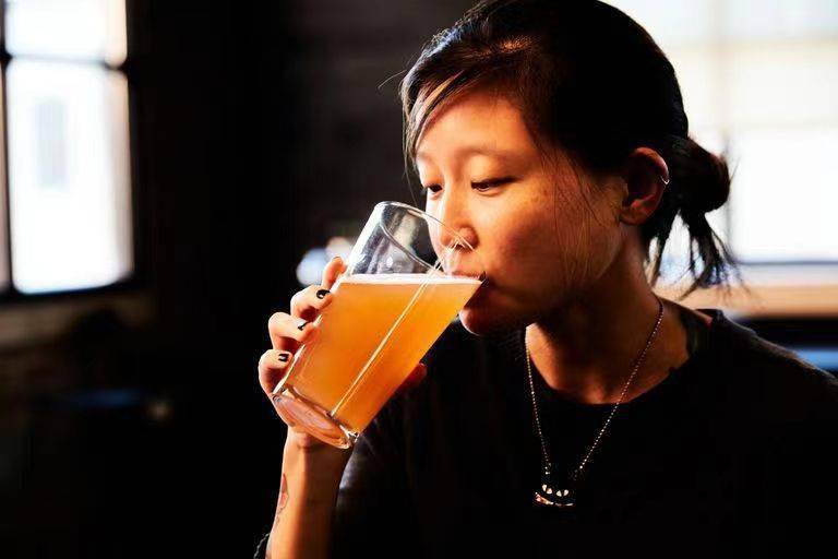 训练|啤酒究竟能否帮助运动后恢复？她用自己做了一场实验