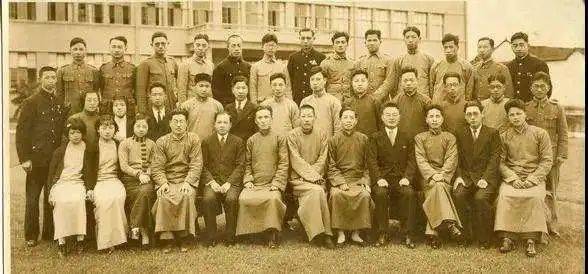 浙大数学家朱良璧先生逝世，享年108岁，一家两院士三代数学家，她何以成传奇？