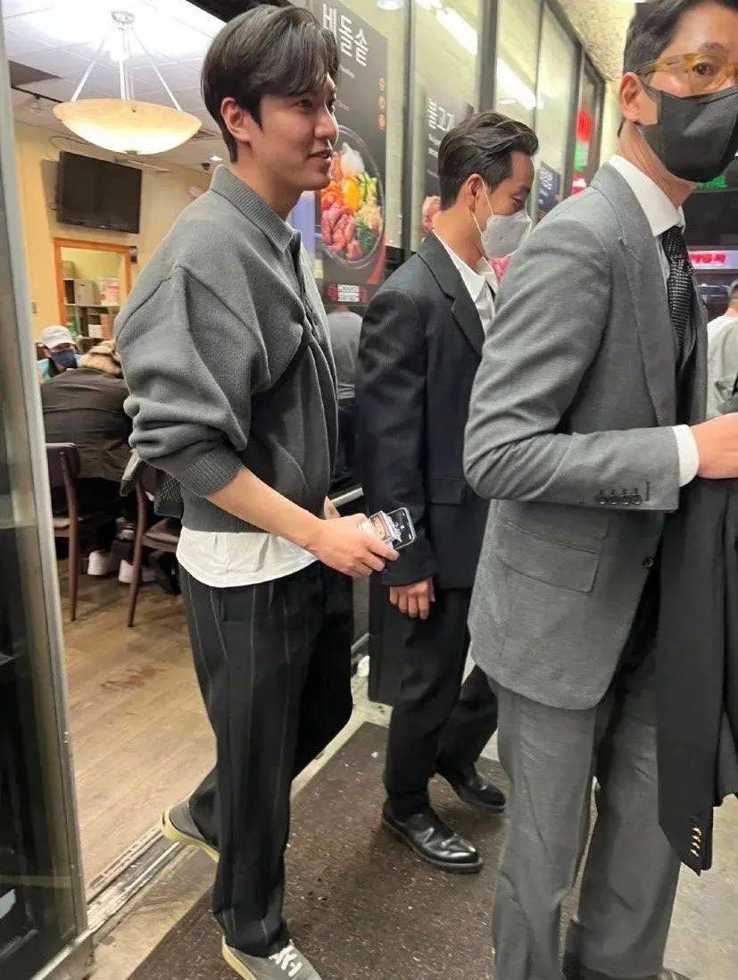 打人的表情就知道了↓上面这一幕,来自乔妹跟张基龙主演的新剧《现在