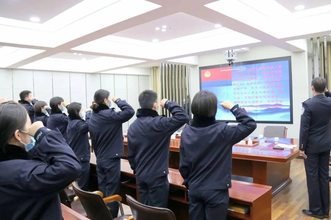 11月24日,青海省女子監獄舉行2021年新招錄民警崗前培訓結業儀式.