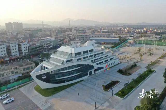 江门新会区崖门镇城乡新颜皆是景文明新风润人心