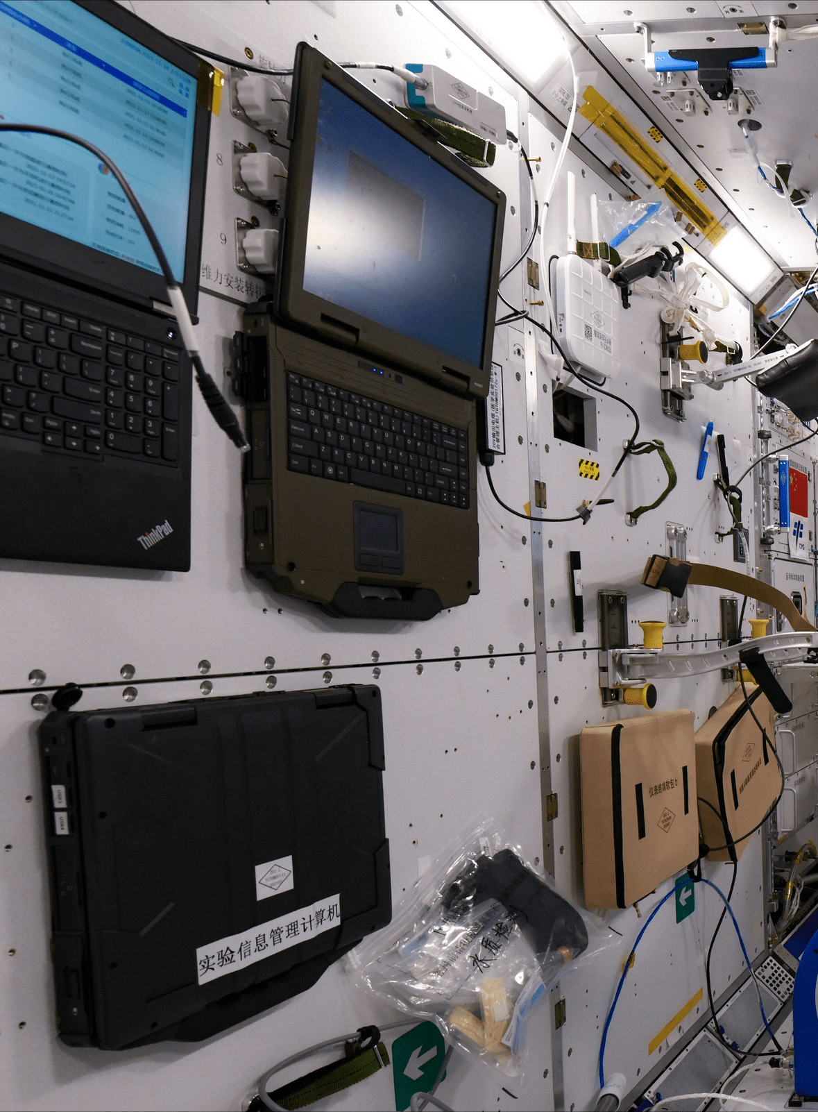 空间站舱内高清画面公开王亚平真仙女某品牌笔记本电脑出镜
