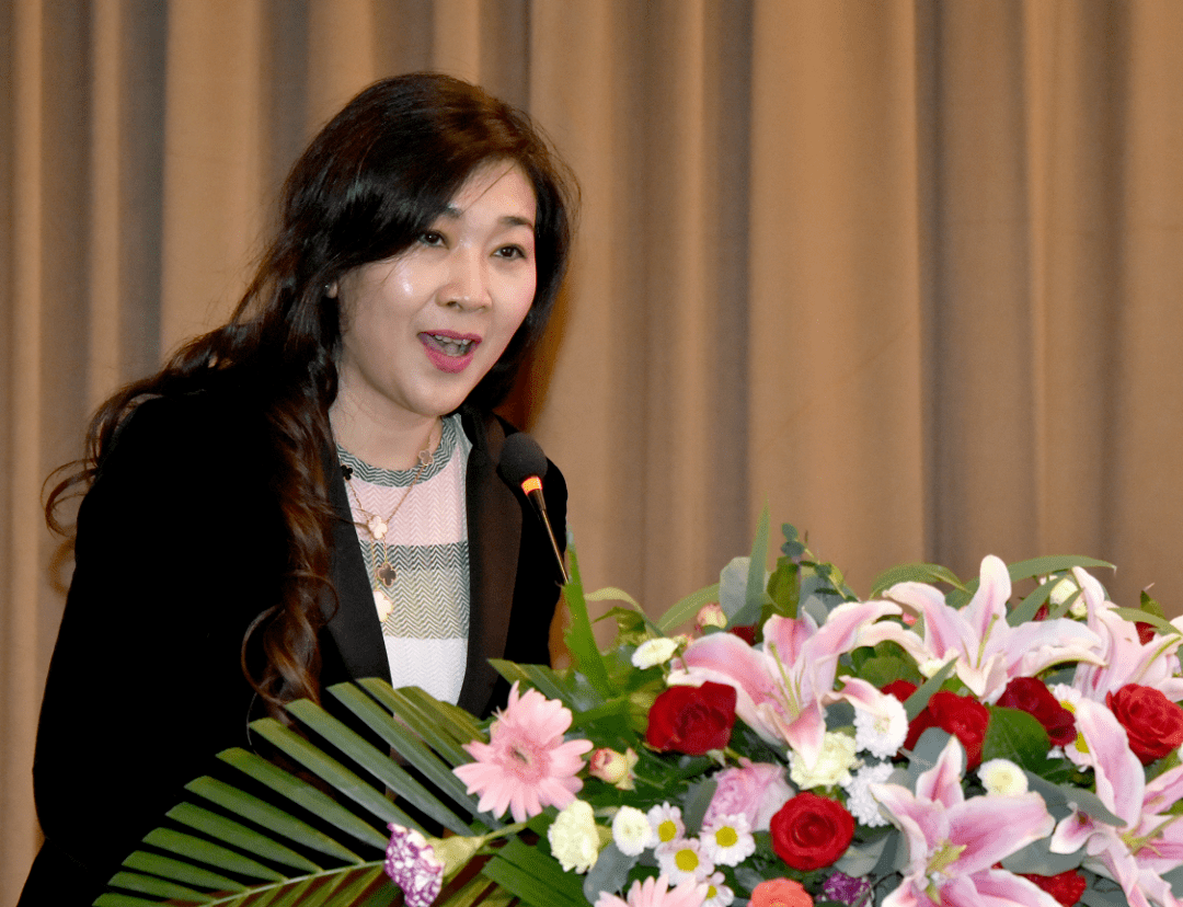 副会长吕晶女士代表善捐企业家发言方正县第一中学校党总支书记,校长