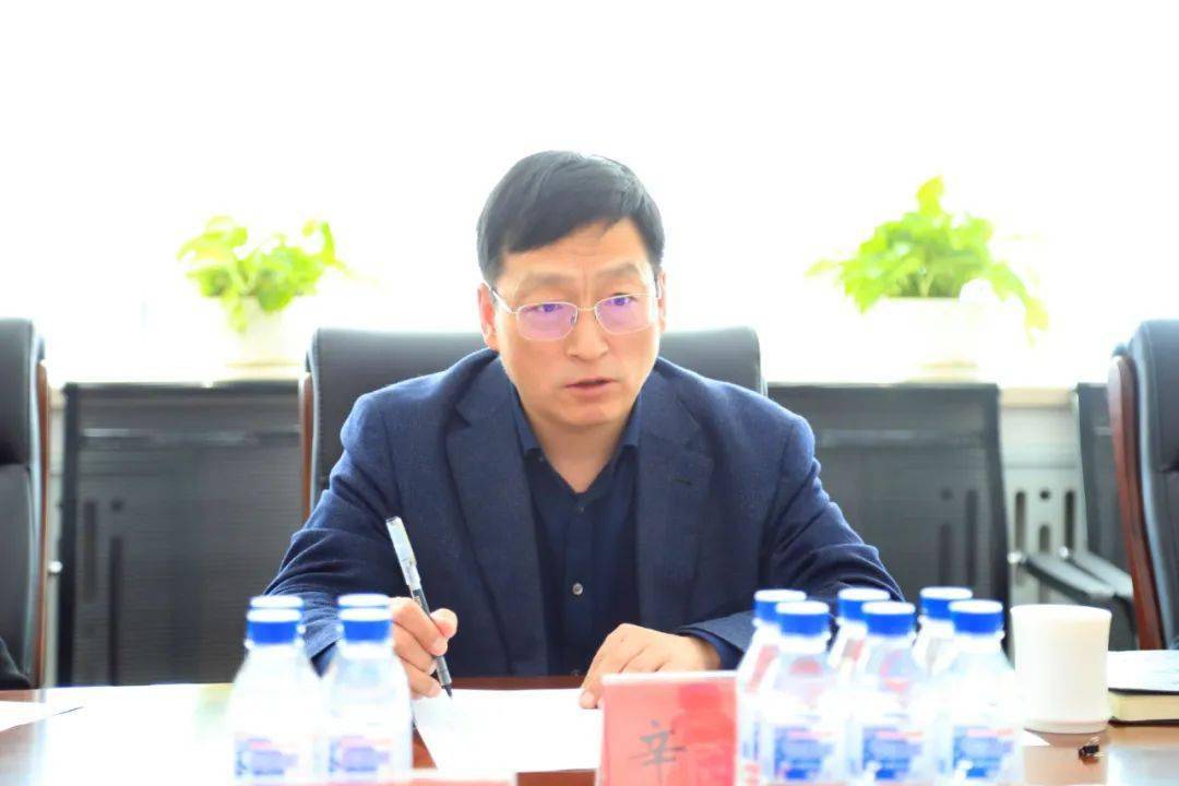 辛峰指出,松原市委组织部在外布局建设"一站一会"平台,是推动人才工作