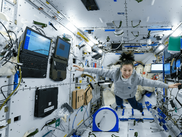 联想：ThinkPad P53 现身航天员王亚平空间站组图