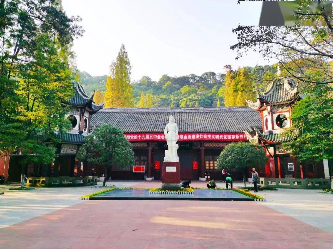 宜宾这里拟创4a级景区,趁着阳光正好打卡去!_游客_栈道_赵一曼