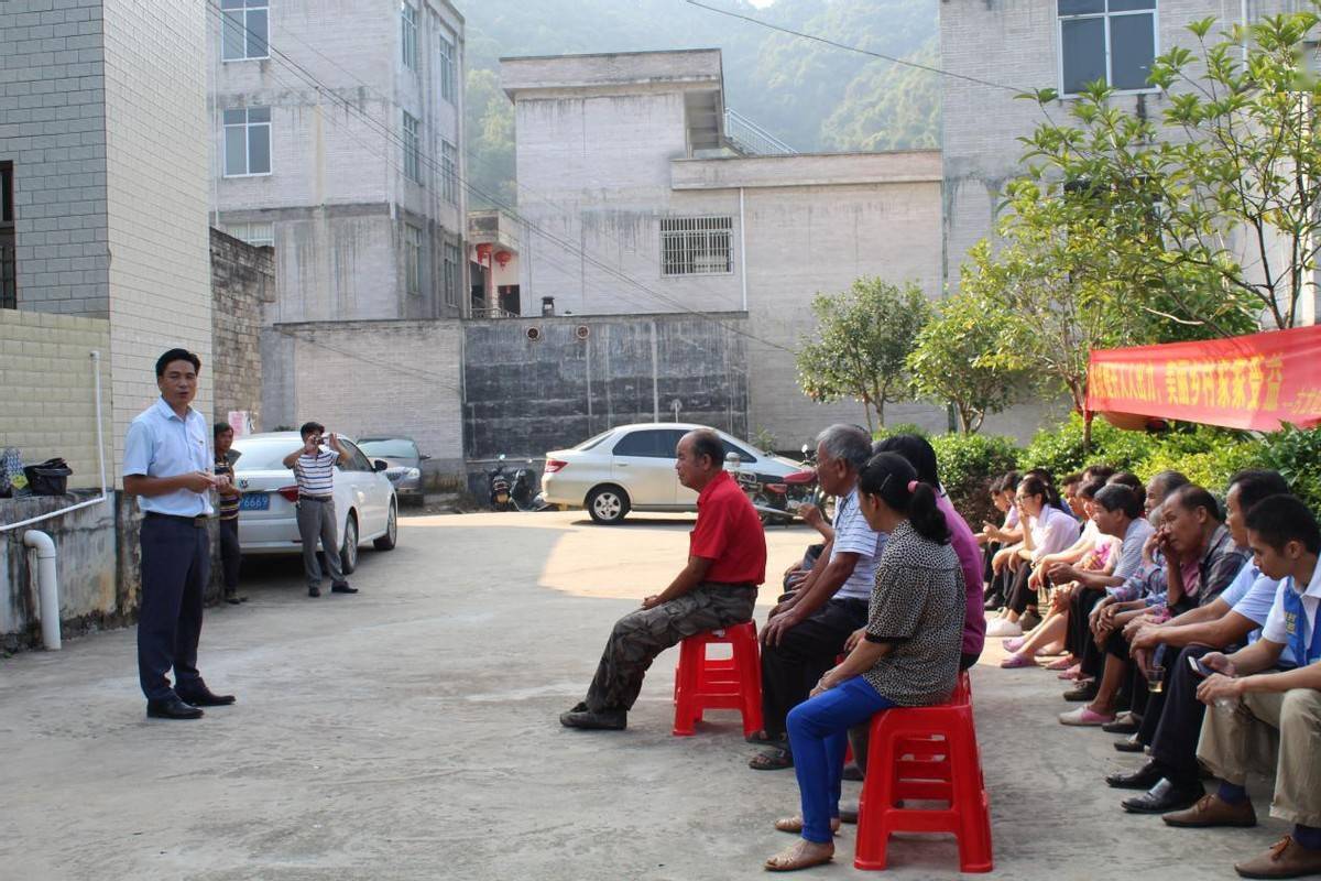 广西藤县古龙镇:200多场"板凳会"筑牢毒品预防教育防线