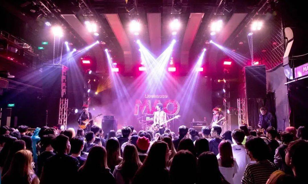 其次,就是改变商业模式单一的现状.