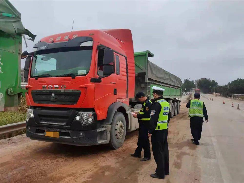 梧州交警查处严重超载"百吨王"9起…_货车_工作_整治
