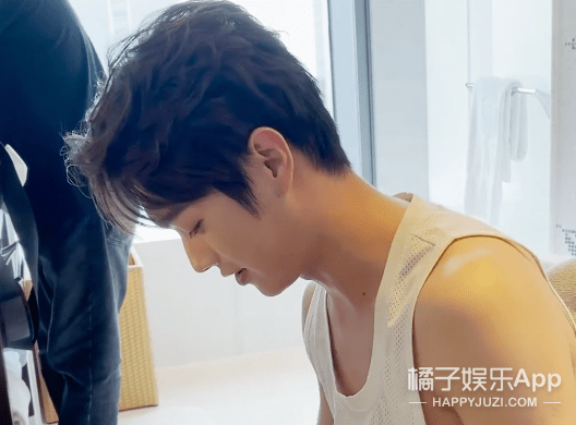 瘦了的胡先煦霸占热搜男明星少年感全靠瘦发面馒头哒咩