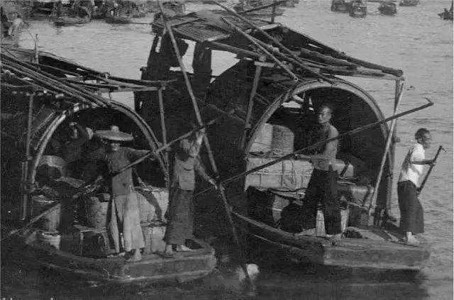 晚清时期,无数福建和两广的华人,为谋生远赴遥远的东南亚,史称"下南洋