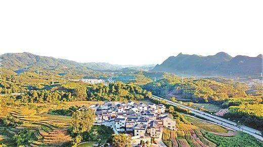 马山县乔利乡东良村新貌.孟振兴/摄