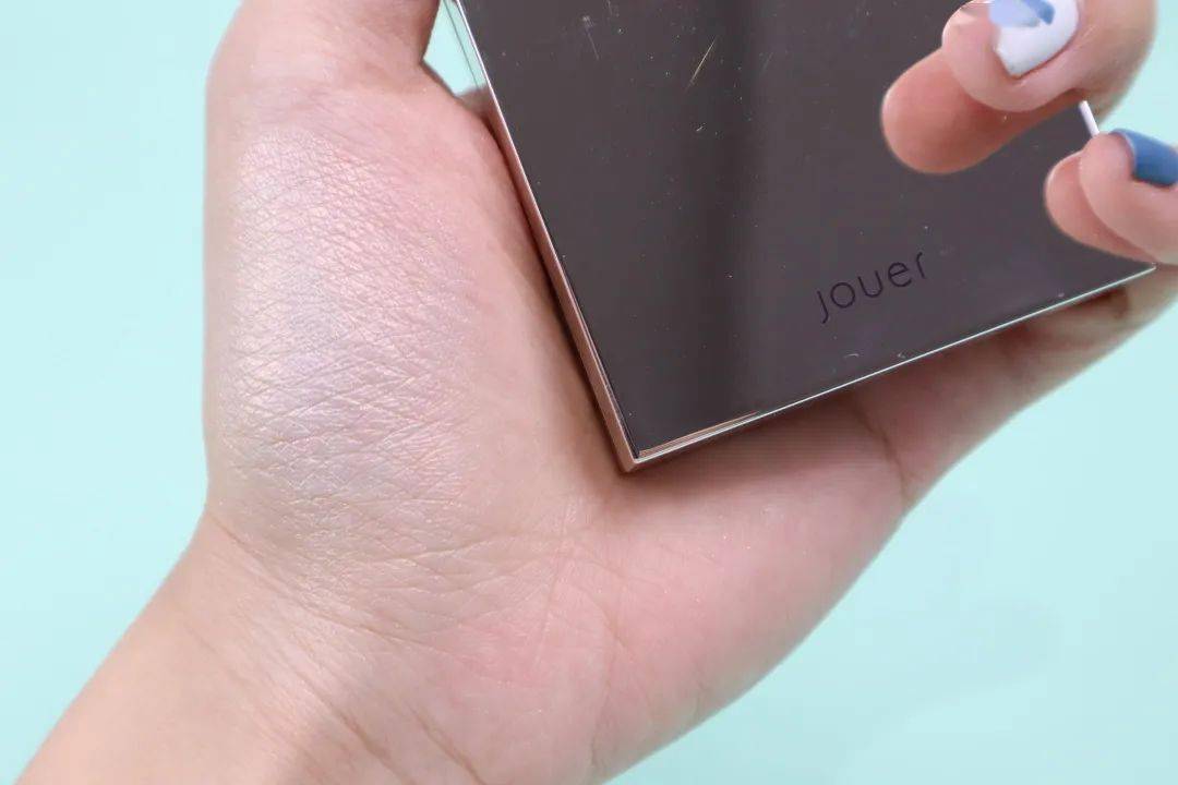 金属型能掐出水的韩式水光肌 我第一个想到了朴信惠