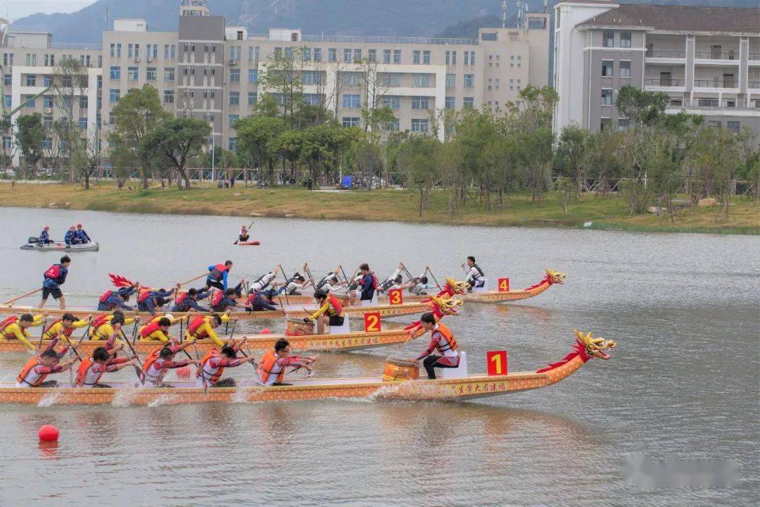 这么多大学生汇聚旗山湖赛龙舟,满屏的青春气息扑面而来!