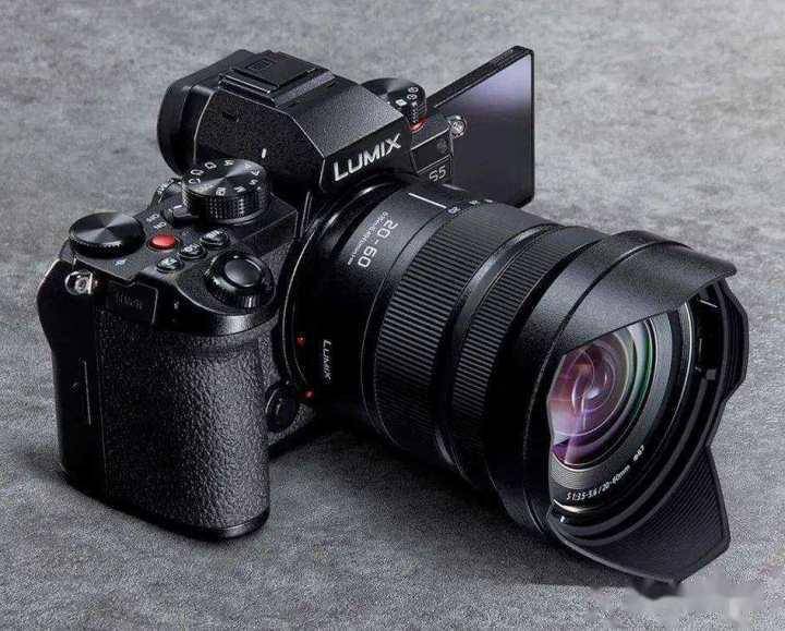 一款比视频神机松下s5机身更小巧的微单松下gh5ii深度解析