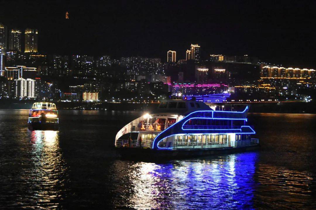 巫山大型长江情境夜游三峡之光正式启航