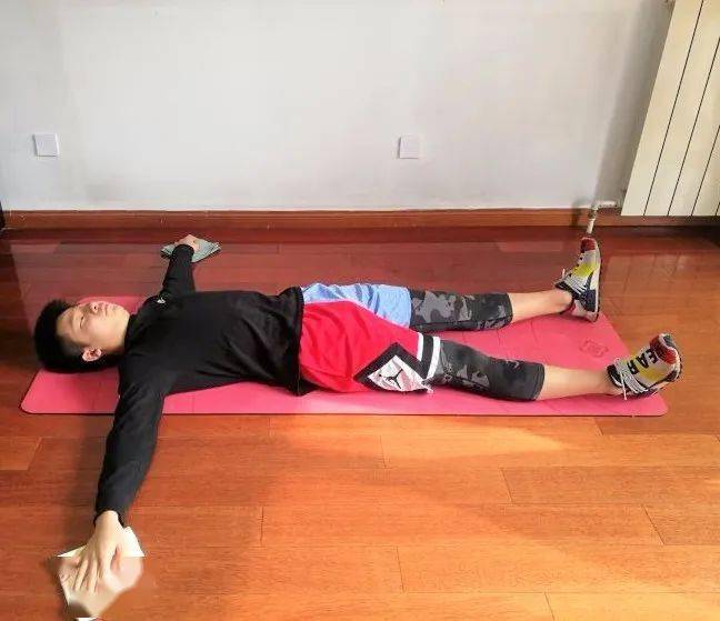 练习二:仰卧臂下压