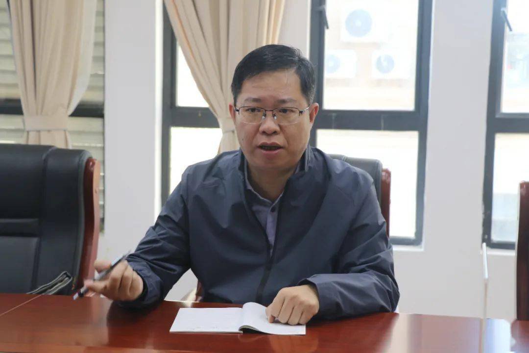 在县应急管理局,何霭详细了解近期我县安全生产工作