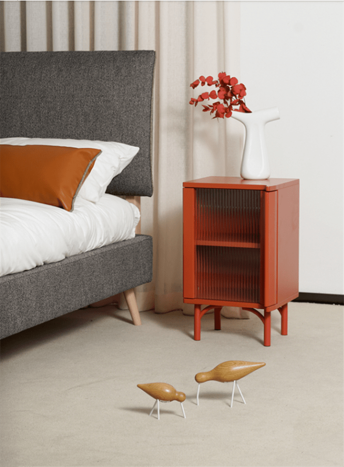 在一个床头柜里,找到小户型的舒适度._设计_手机_收纳