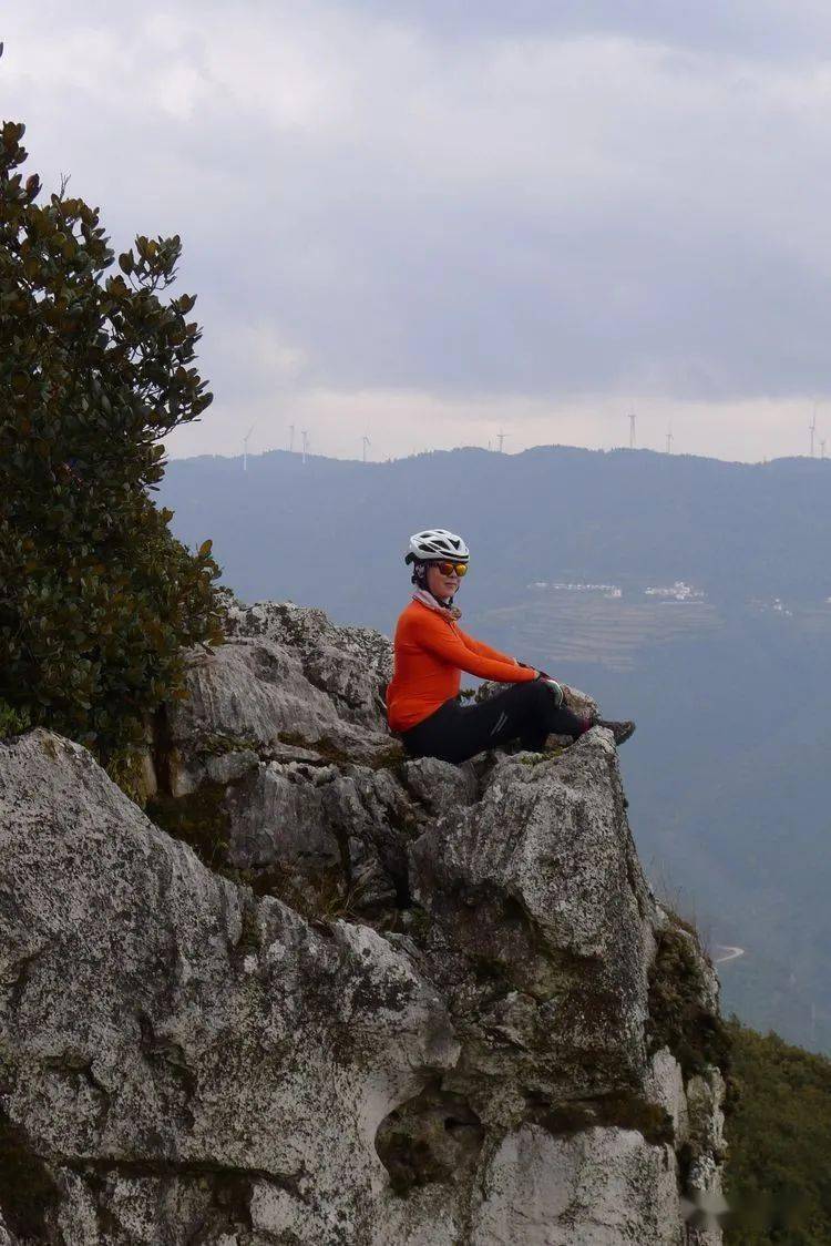 富民大山坡連坡,巴掌巖上風車轉_螳螂_海子_金銅