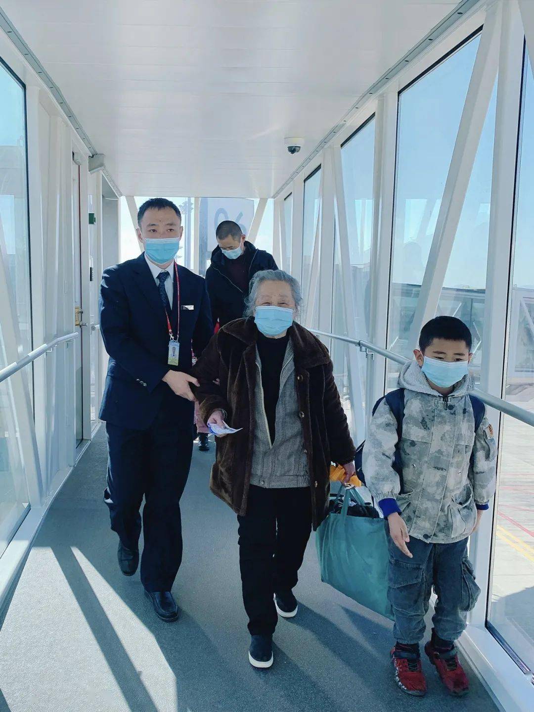 关注"银发"群体 提升"适老"服务丨国航助力老年人美好出行_旅客_权益