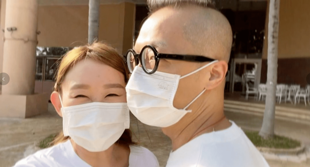 41岁香港女歌手晒照庆祝结婚6周年,自曝如今还对老公害羞_王菀之_苏卓