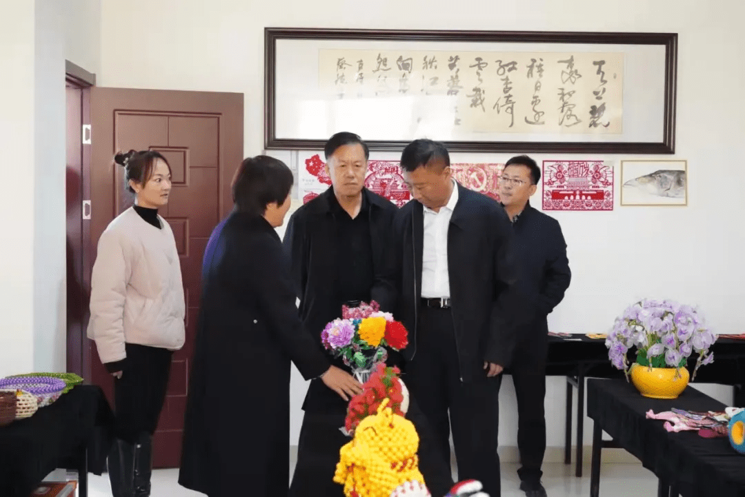 市领导调研清水河县人大代表之家建设工作