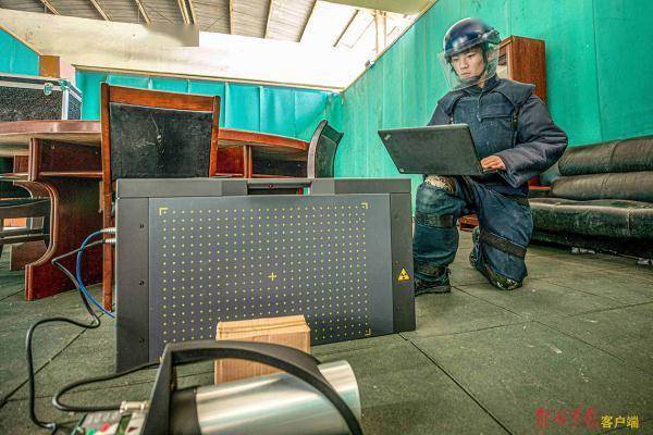 千钧一发！直击“刀尖舞者”排爆瞬间