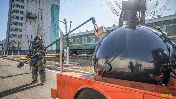 千钧一发！直击“刀尖舞者”排爆瞬间