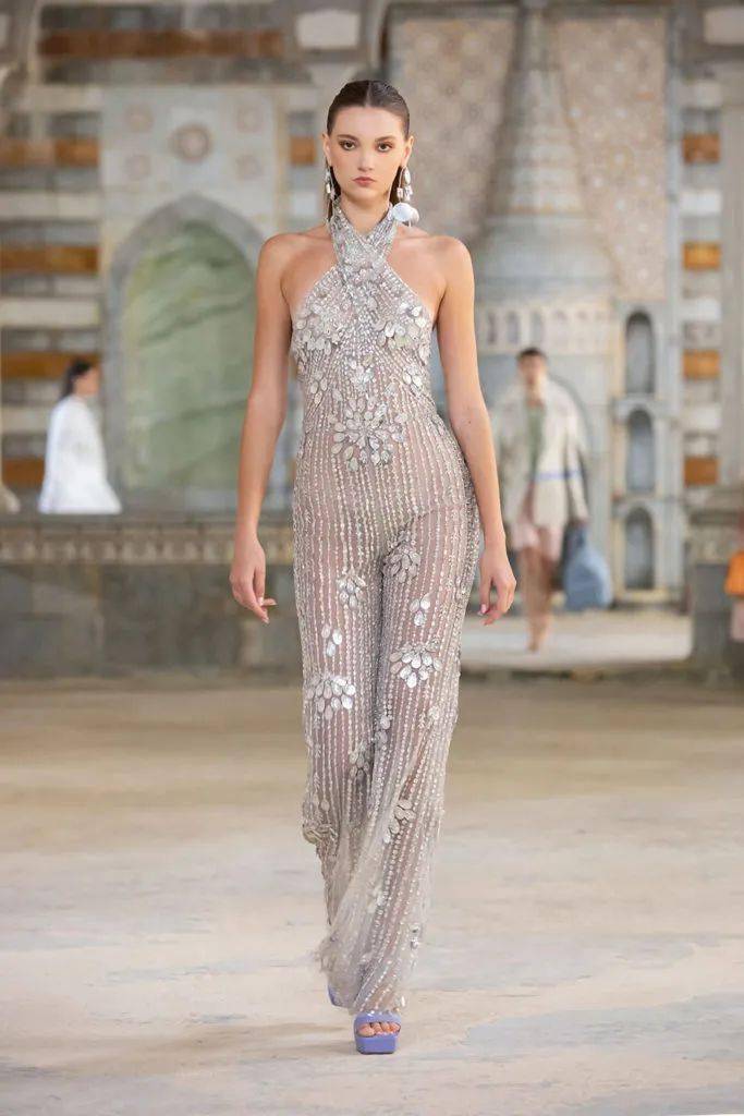 秀场【秀场】2022 春夏成衣系列 – GEORGES HOBEIKA