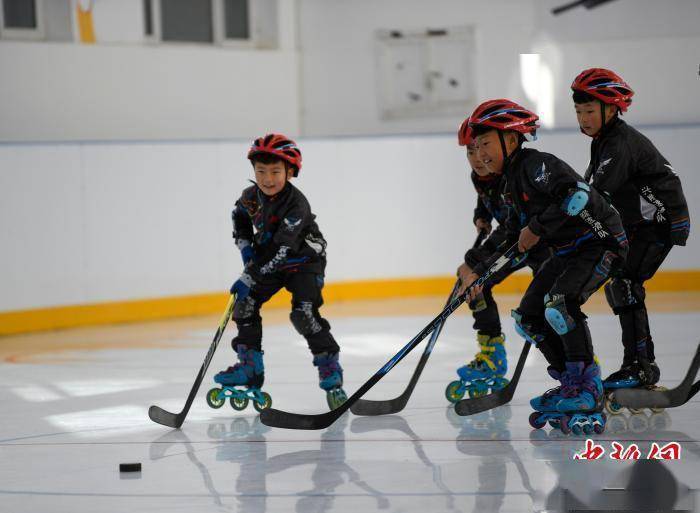 河北兴隆：冰雪运动“点燃”冬日激情