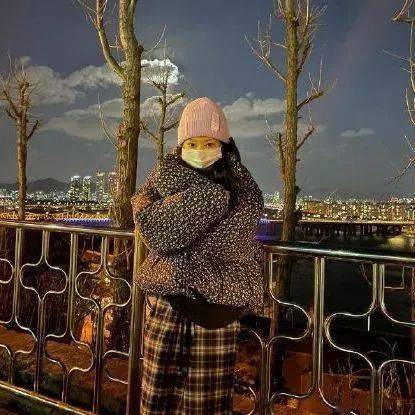 西裤 不论多冷，一进屋就恢复辣妹风