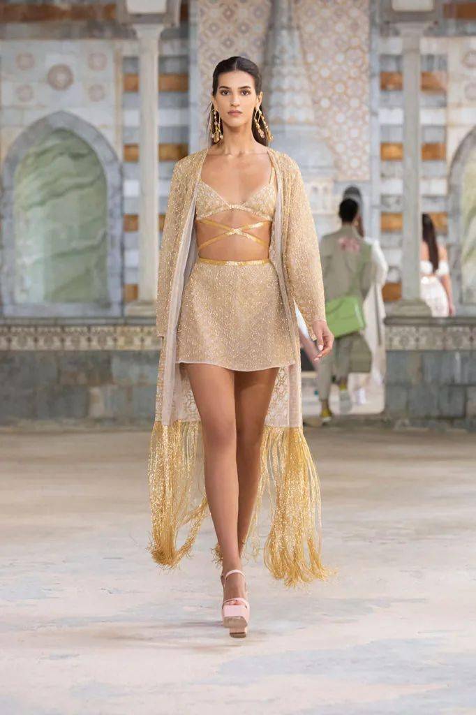 秀场【秀场】2022 春夏成衣系列 – GEORGES HOBEIKA