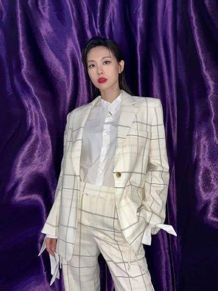 西裤 不论多冷，一进屋就恢复辣妹风