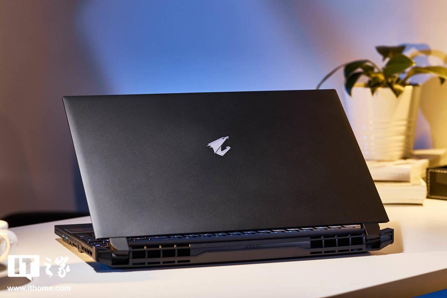 【IT之家开箱】11 代酷睿性能王者，技嘉 AORUS 15P XD 图赏